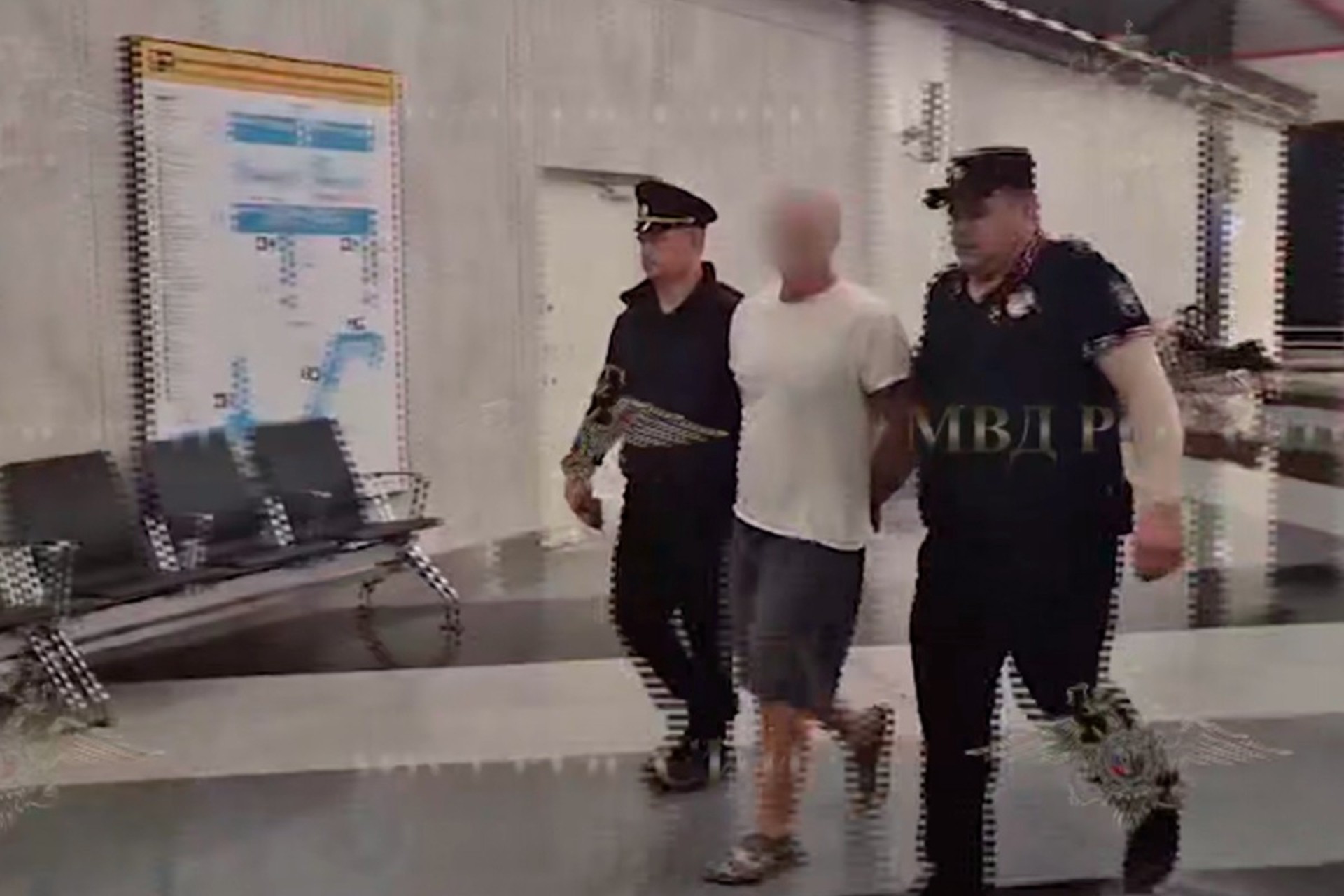 Стало известно, какое наказание ждет швырнувшего об пол малыша в Шереметьеве неадеквата