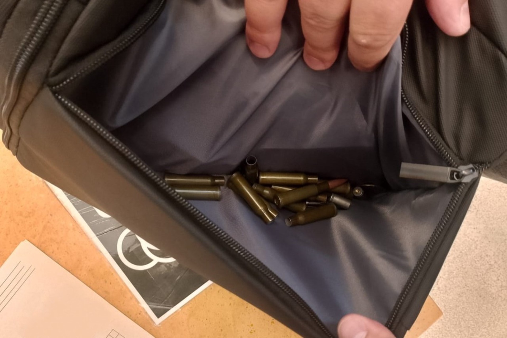 Турист попытался пронести в Эрмитаж патрон и десятки гильз