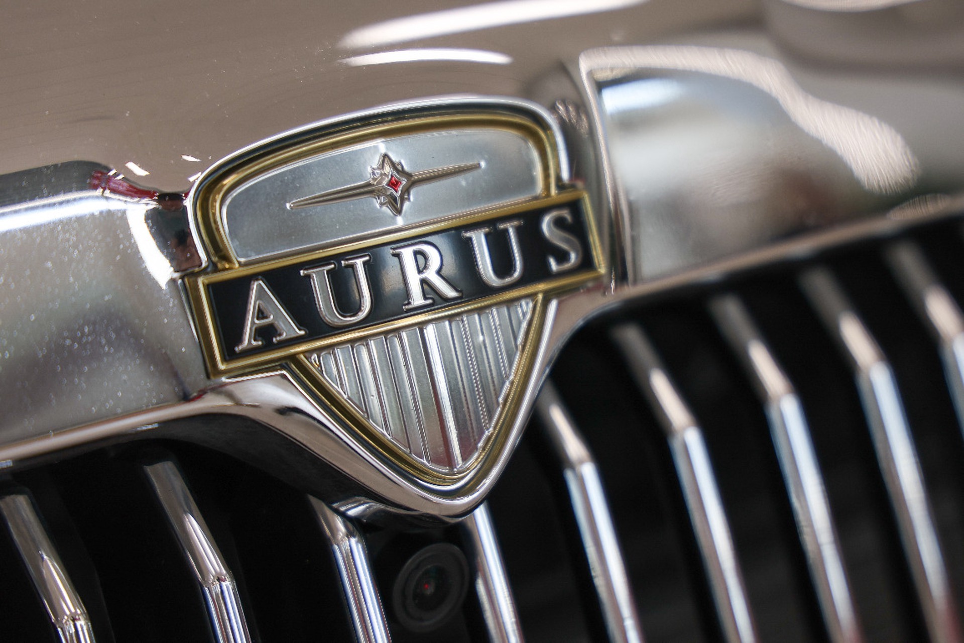Под брендом Aurus начнут продавать одежду