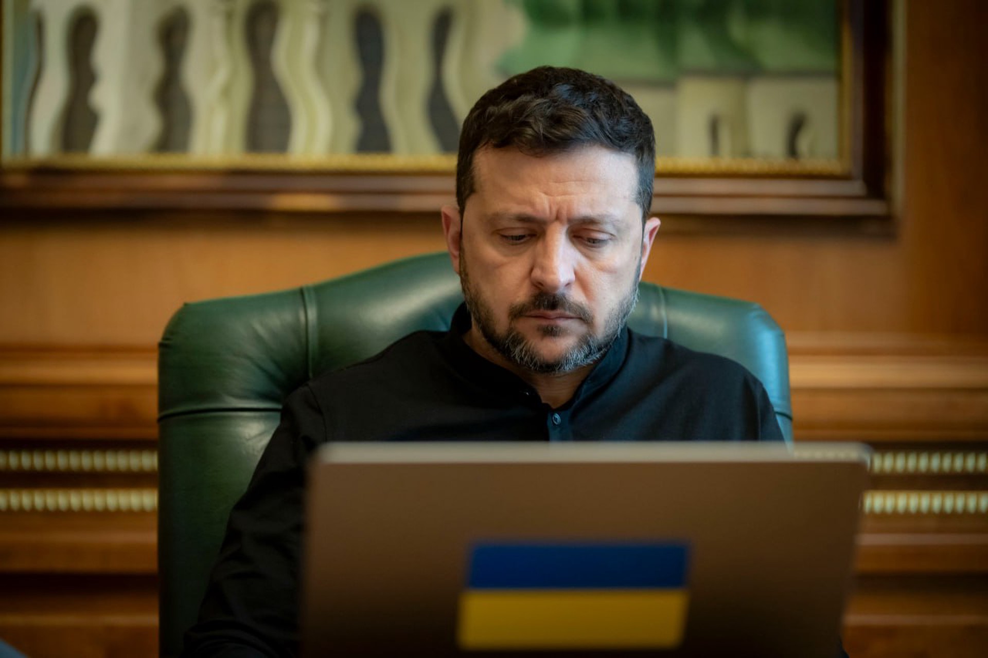 Зеленский предложил декриминализовать порно на Украине