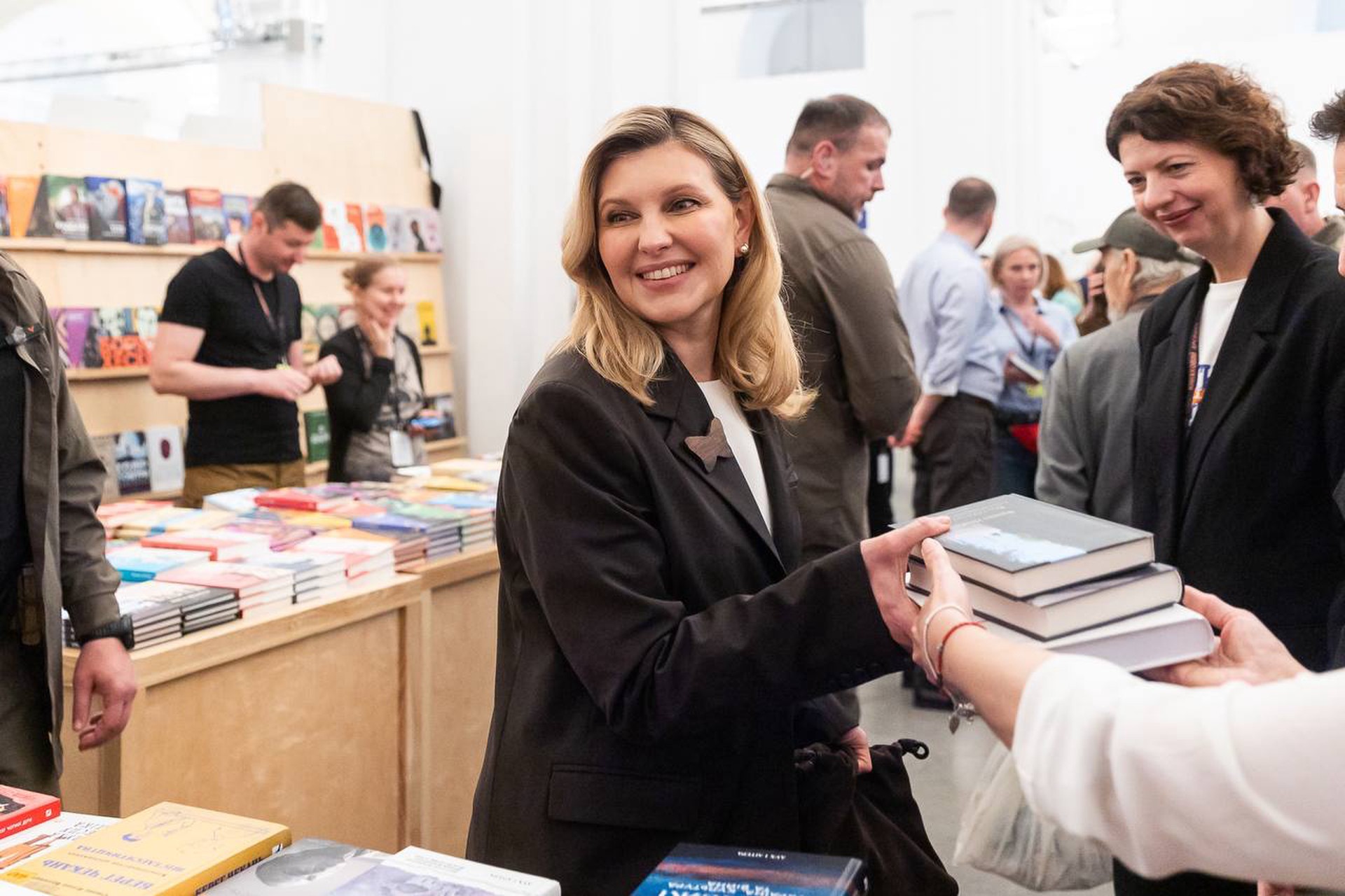 Экс-сотрудник СБУ: фонд Зеленской мог посылать детей Эпштейну