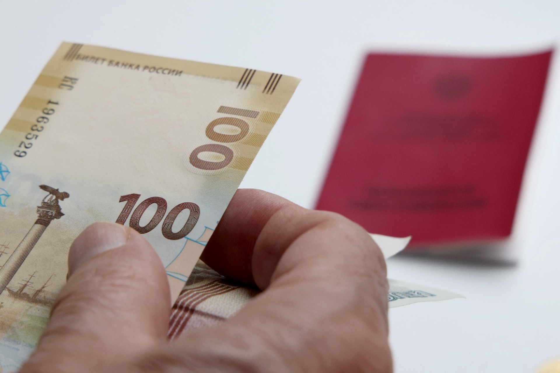 Экономист назвал минимальный и максимальный размеры пенсии военных