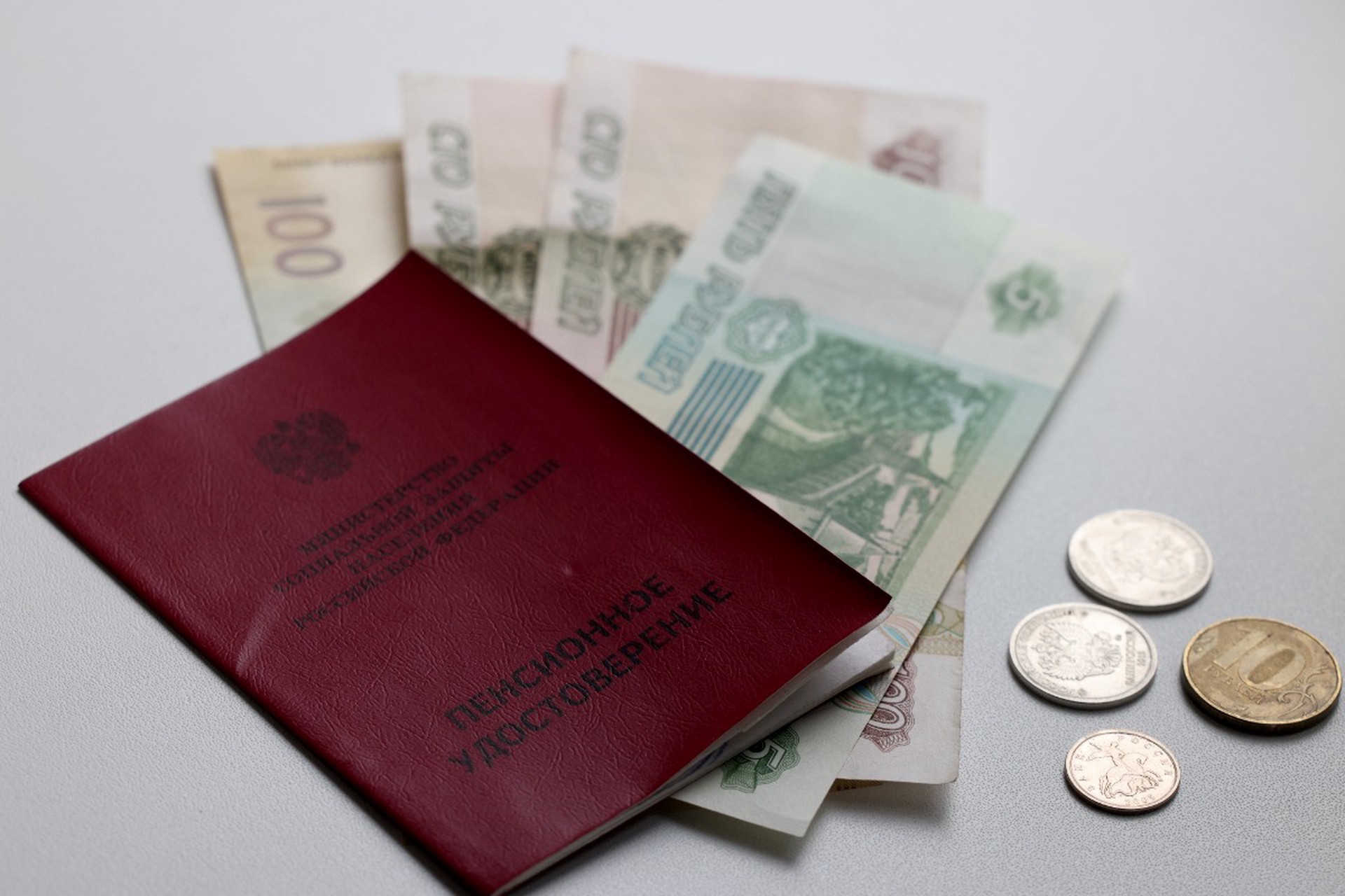 Средний размер пенсий российских женщин впервые за 10 лет оказался больше, чем у мужчин