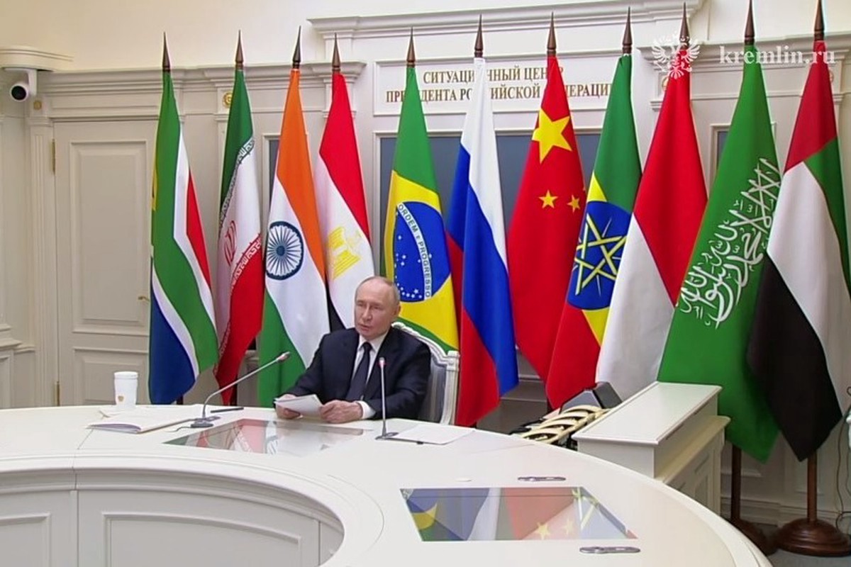 Путин: Страны БРИКС существенно превзошли G7 по экономике