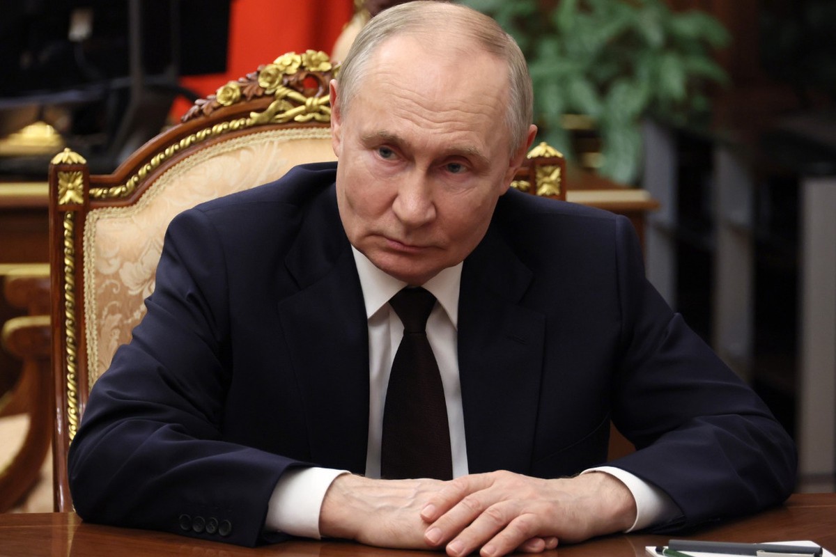 Путин: ВВП России снижается два месяца подряд