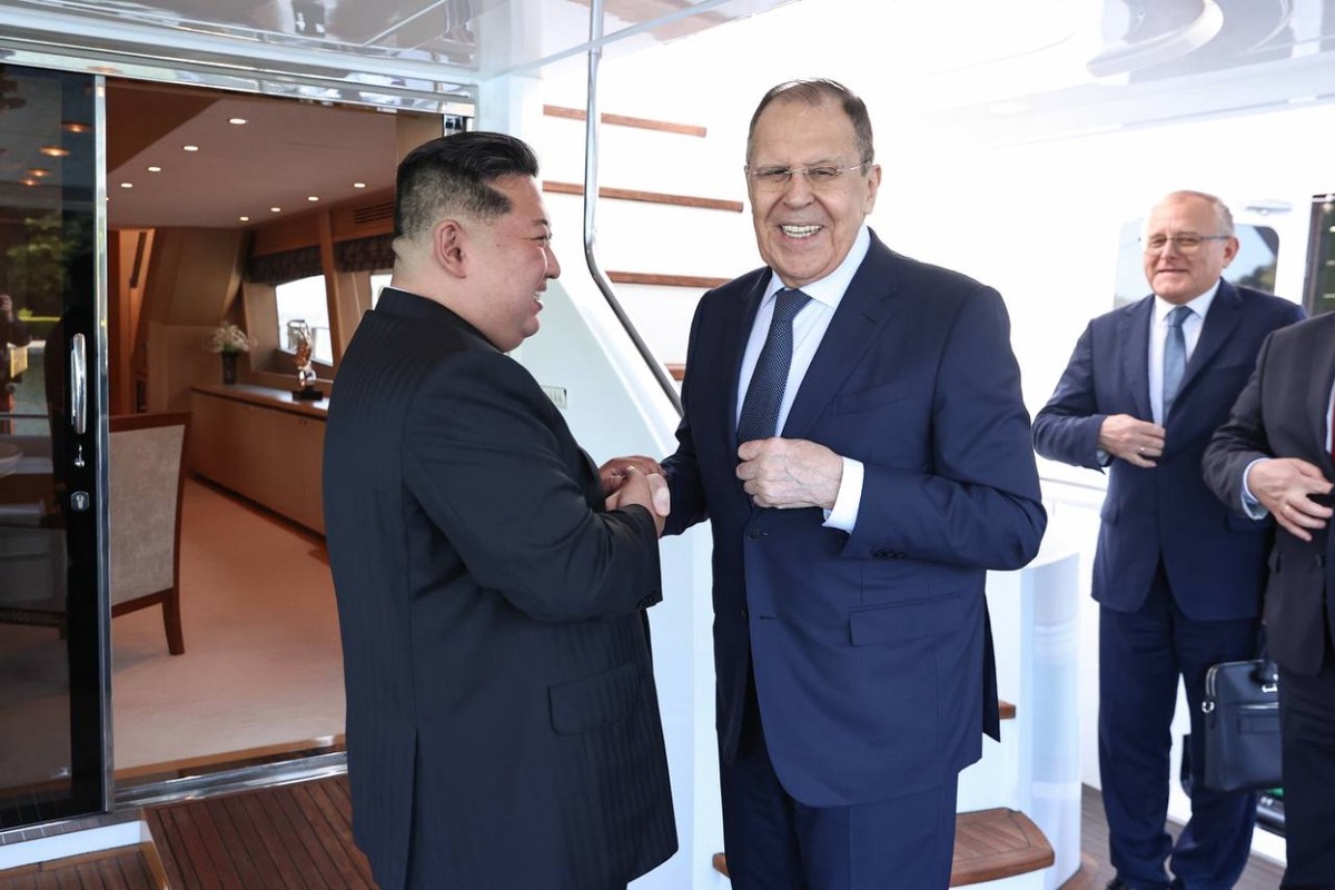 Лавров передал Ким Чен Ыну горячий привет от Путина