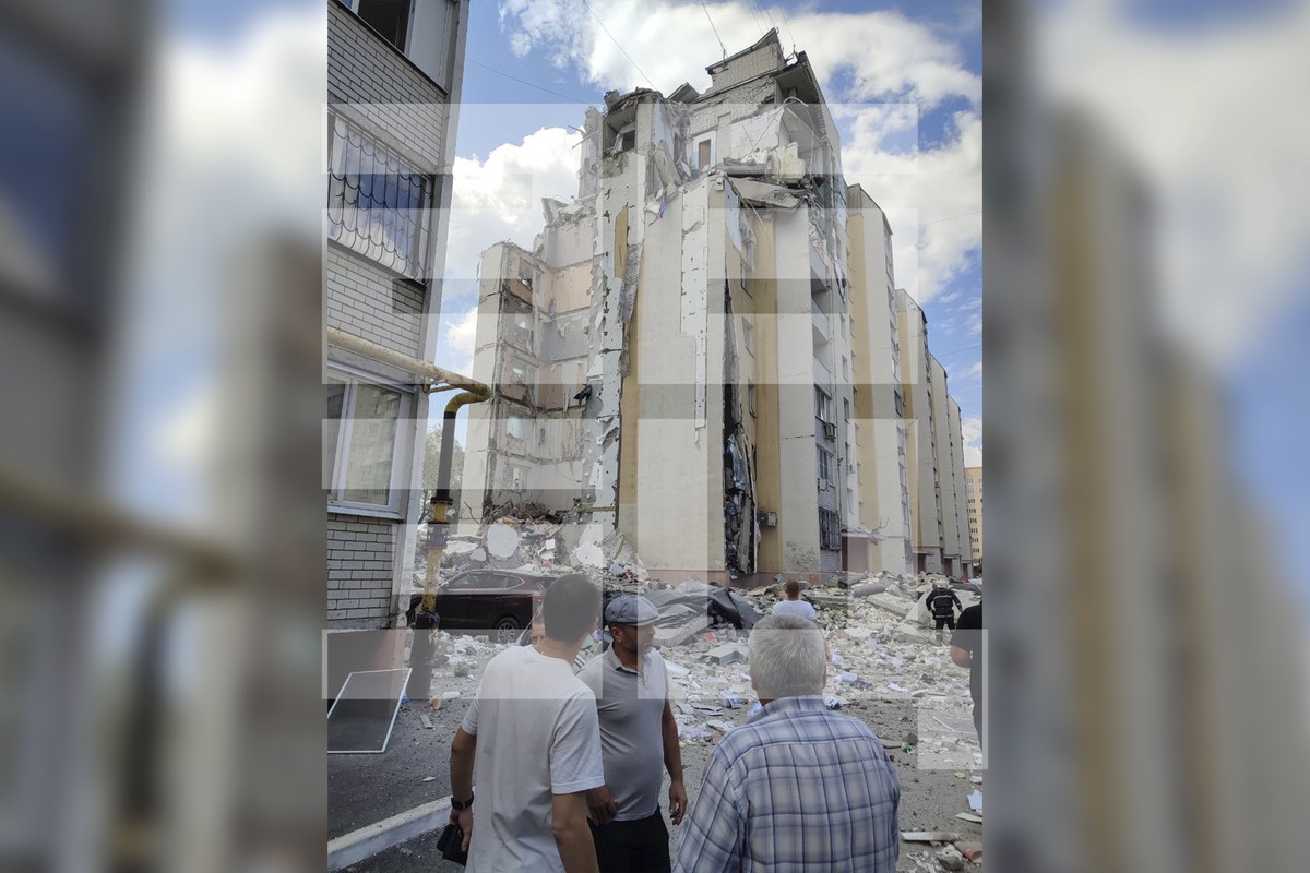 В Саратовской области ввели режим ЧС после взрыва в жилом доме