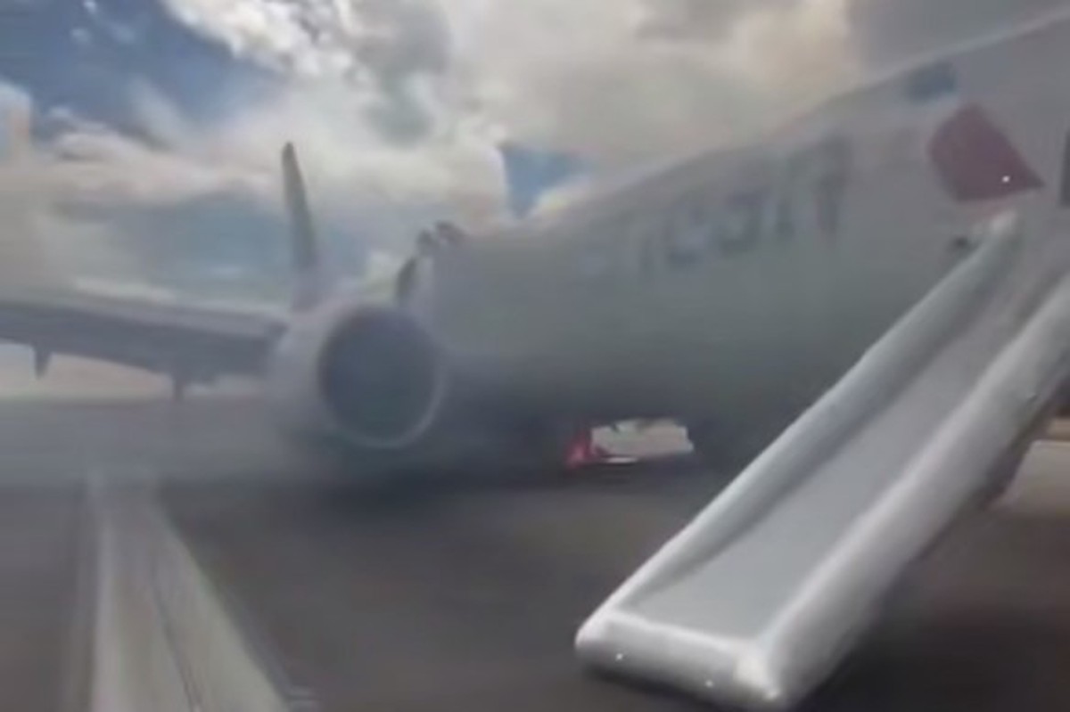 Пассажирский Boeing 737 загорелся в международном аэропорту Денвера