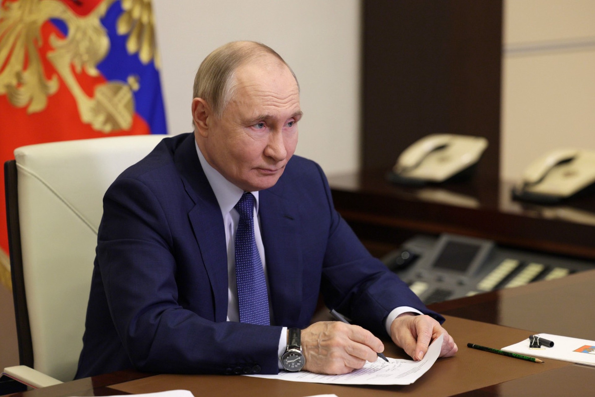 Путин призвал сделать традиционную большую семью трендом в развитии России