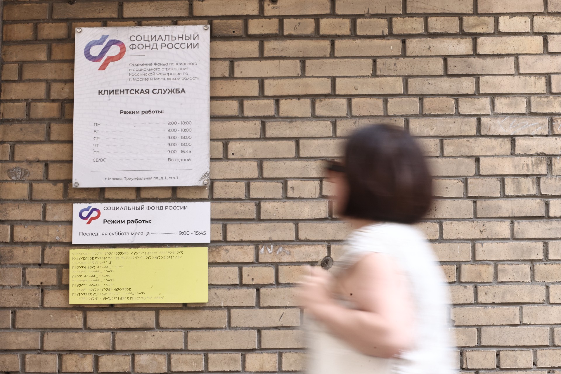 Названы выплаты, за которыми пенсионерам нужно обращаться самим