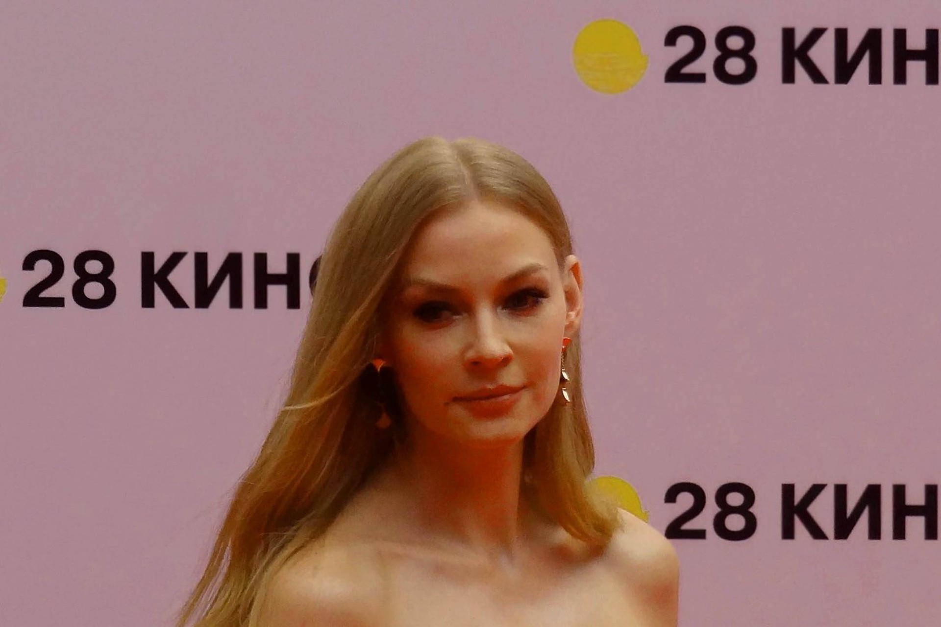 Снимавшаяся с Зеленским актриса Ходченкова попала в базу «Миротворца»*