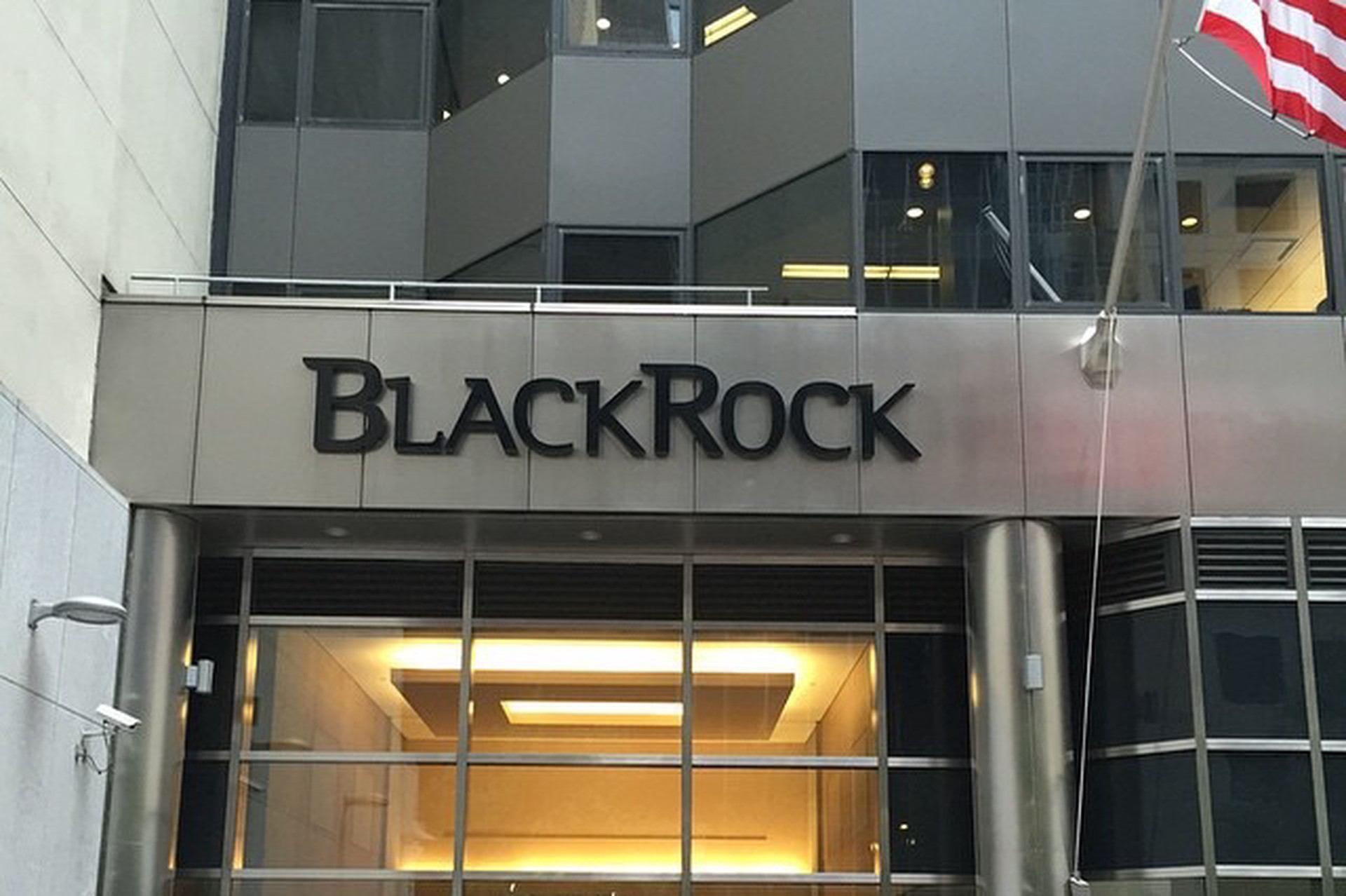 Компания Blackrock прекратила искать инвесторов для помощи Украине