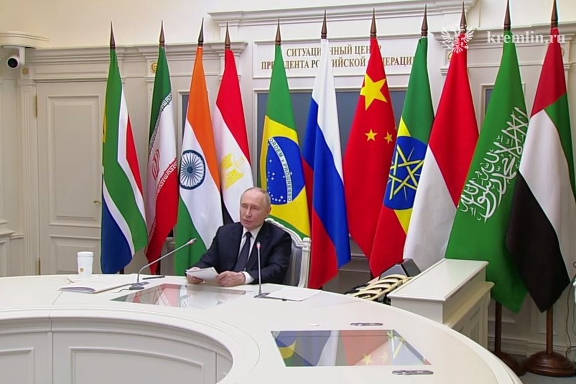 Путин: Страны БРИКС существенно превзошли G7 по экономике