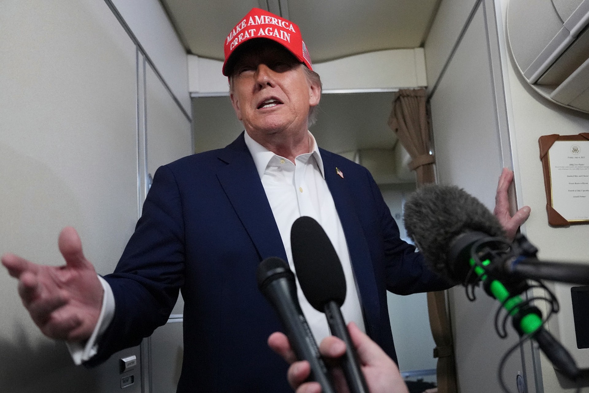 Что пишут иноСМИ 7 июля: угрозы Трампа БРИКС, партия Илона Маска, удары Израиля по Йемену и Ливану
