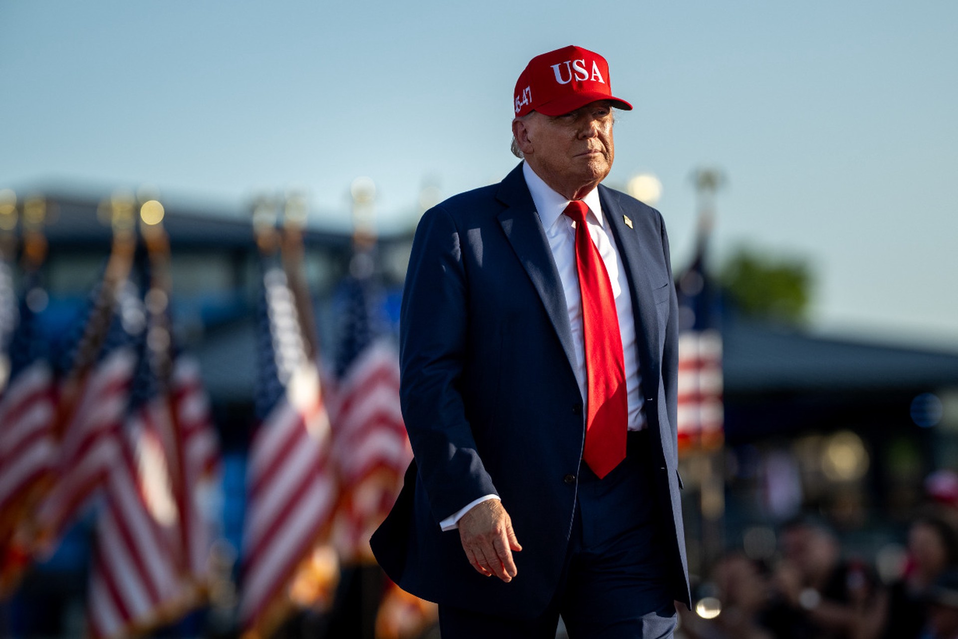 Белый дом: Еще 12 стран получат уведомления от Трампа о новых пошлинах