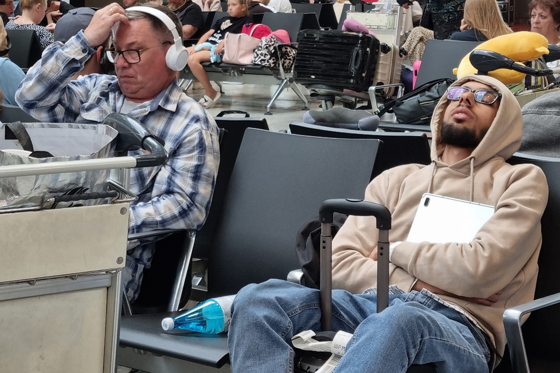 «Напоить, накормить, спать уложить»: авиаэксперт ответил на предложение о питании пассажиров