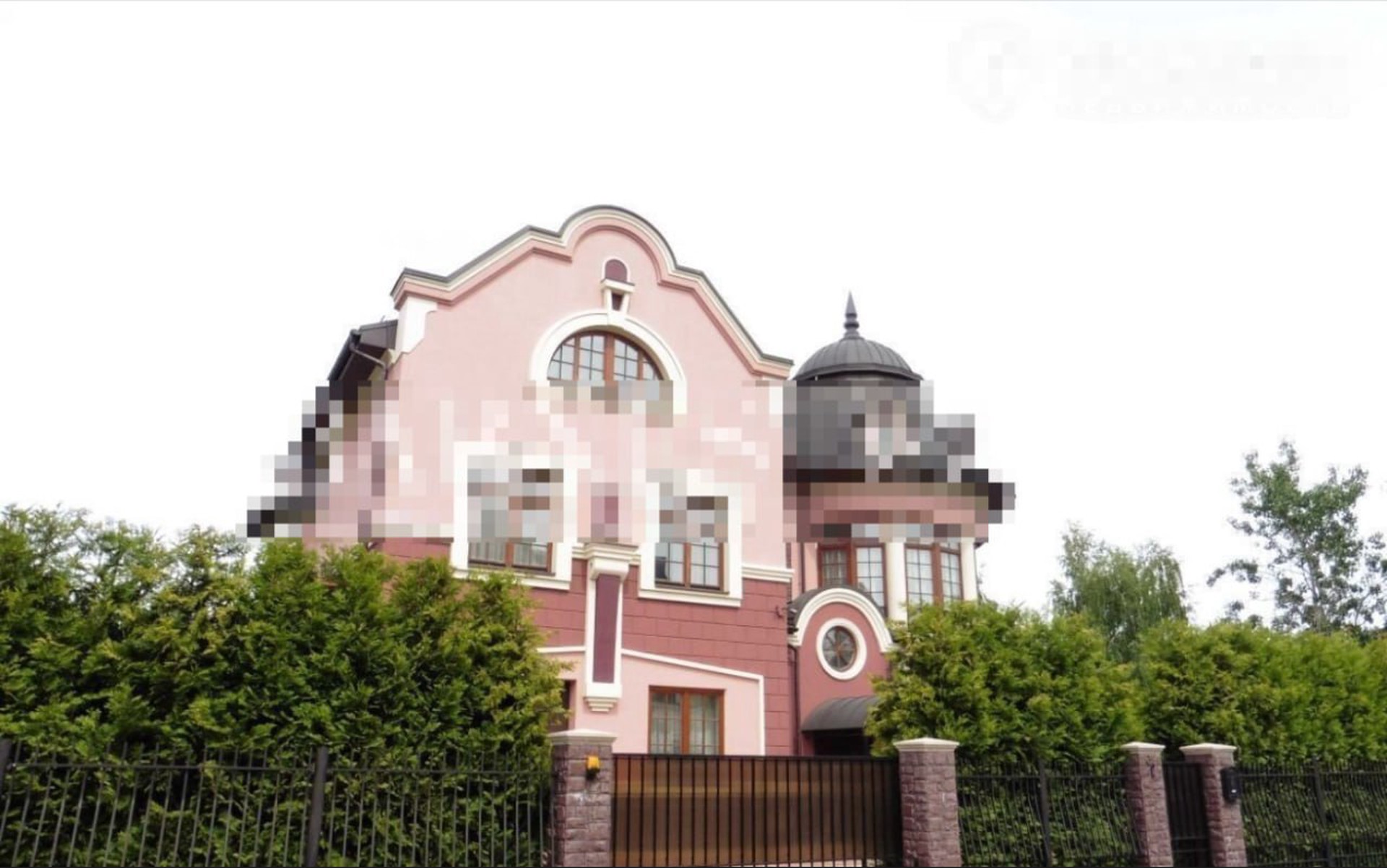 Винный погреб, зимний сад, комната для медитаций: дом Романа Старовойта был выставлен на продажу