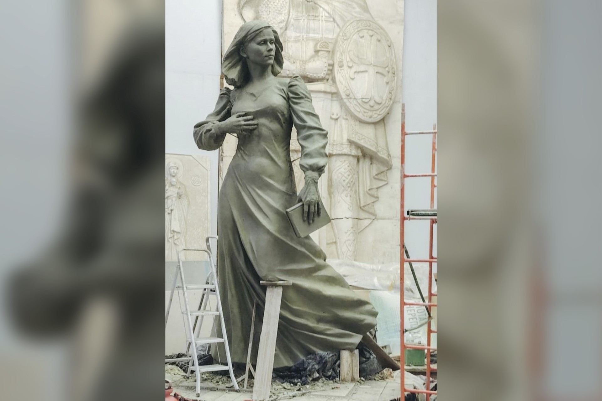 Стала известна реакция Александра Дугина на памятник убитой дочери