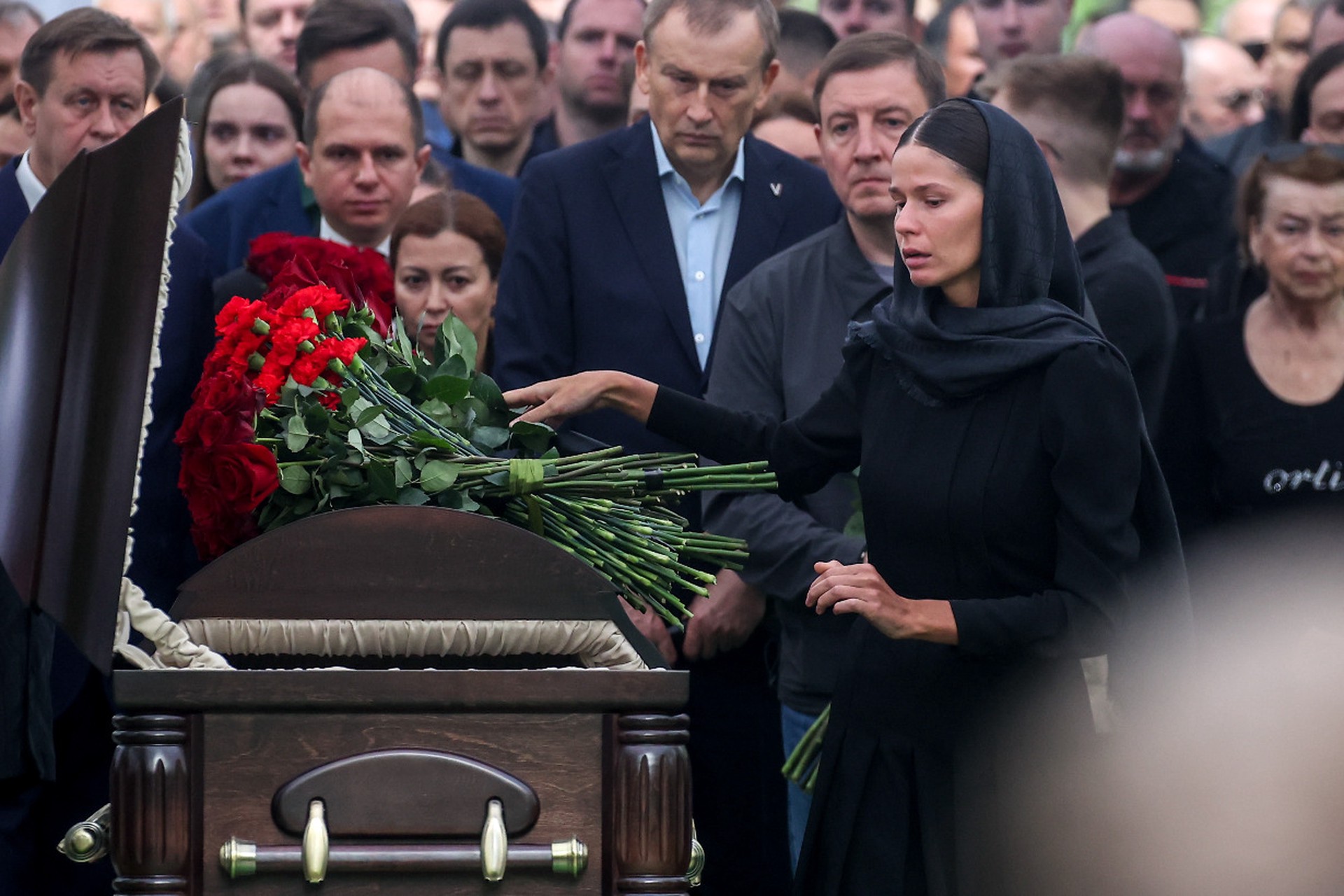 Mash: На похороны Романа Старовойта приехала его девушка
