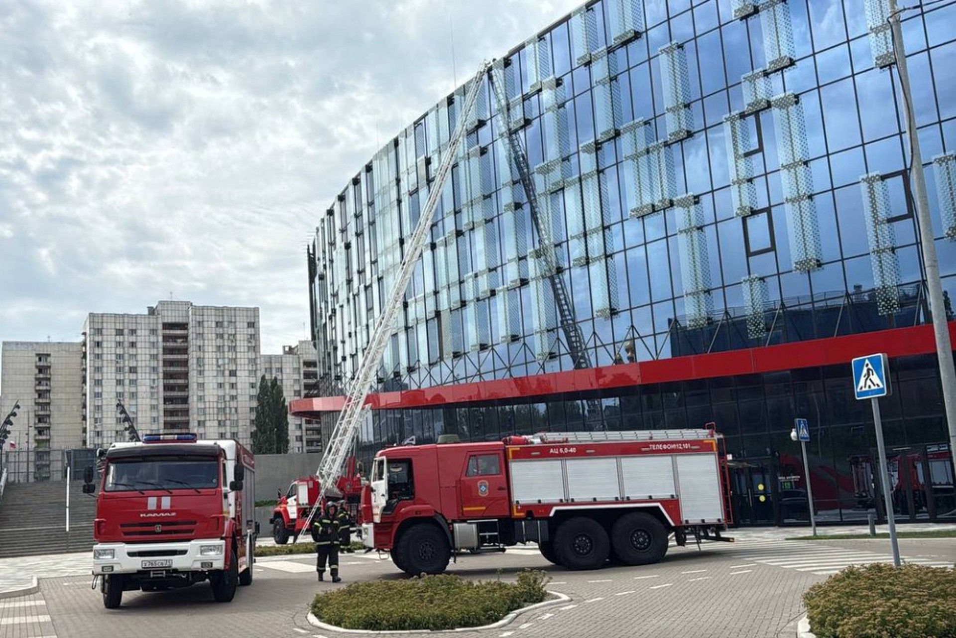 В «Белгород Арене» начался пожар после атаки дрона ВСУ