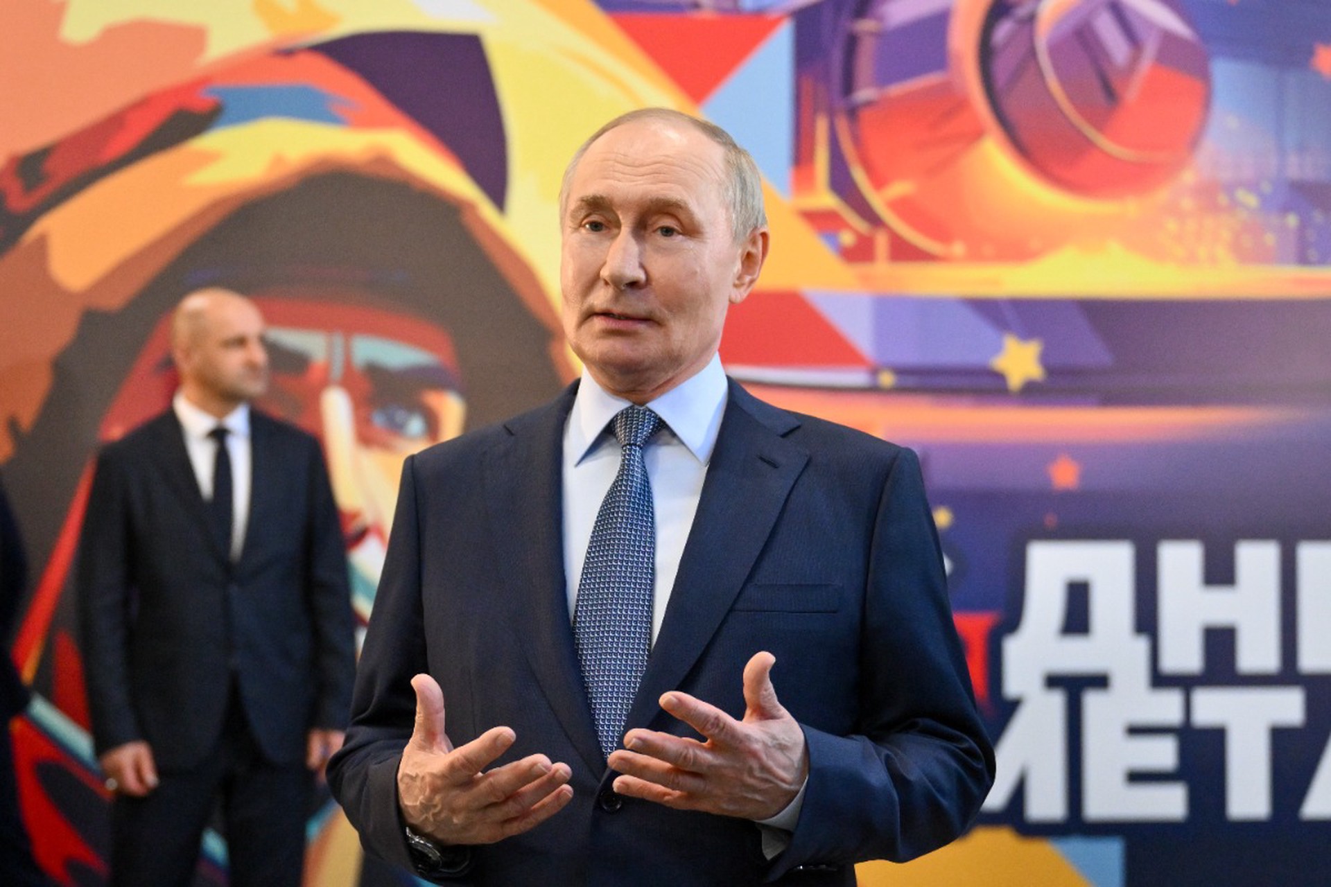 Путин: Правительство думает о мерах поддержки покупателей авто
