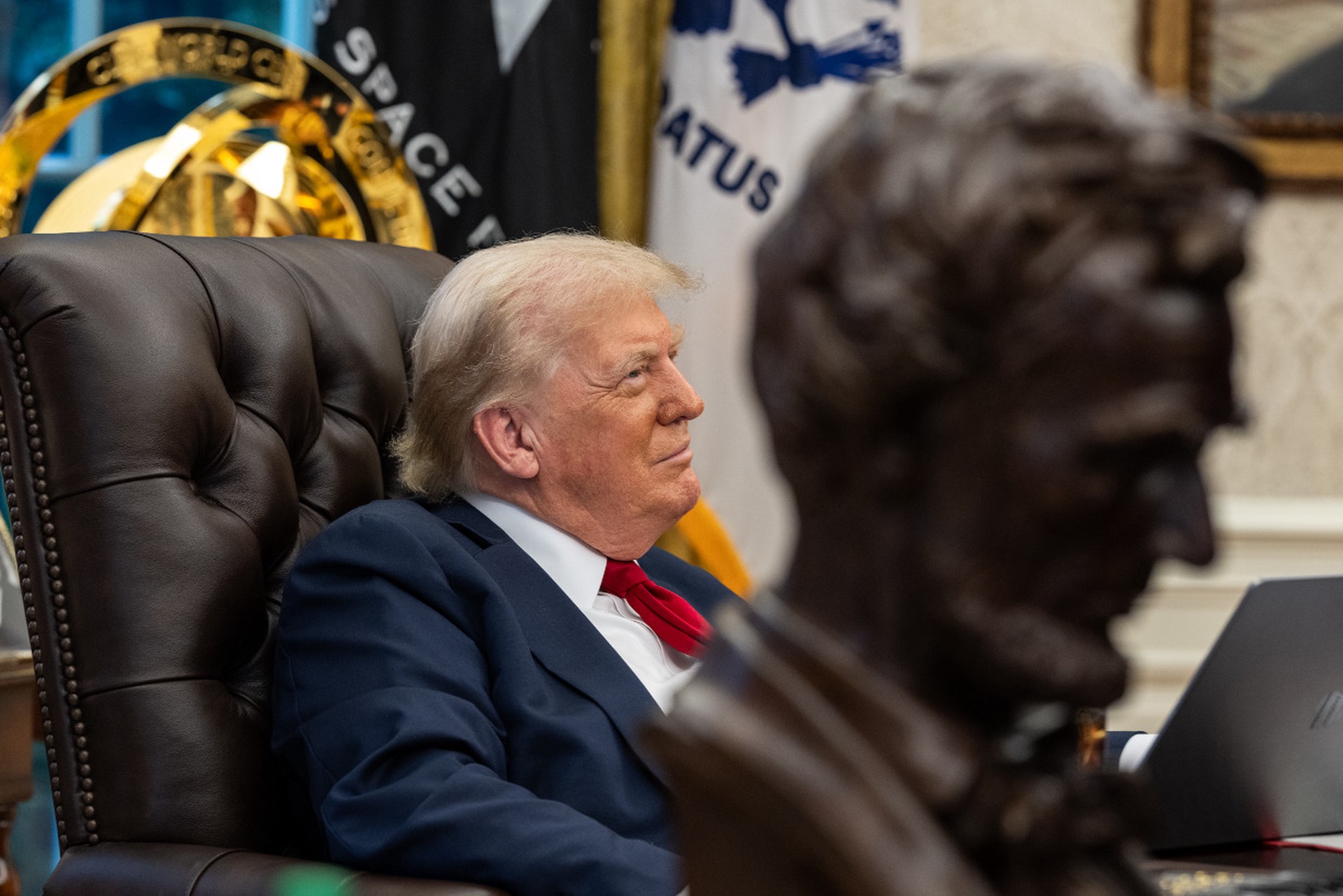Трамп намерен ввести 100%-ные пошлины против покупателей нефти из РФ