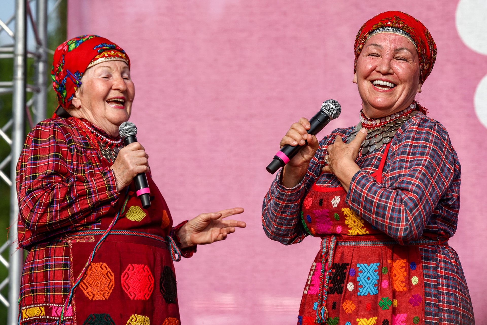 «Мы все правильно делаем»: «Бурановские бабушки» гордятся внесением в базу сайта «Миротворец»*