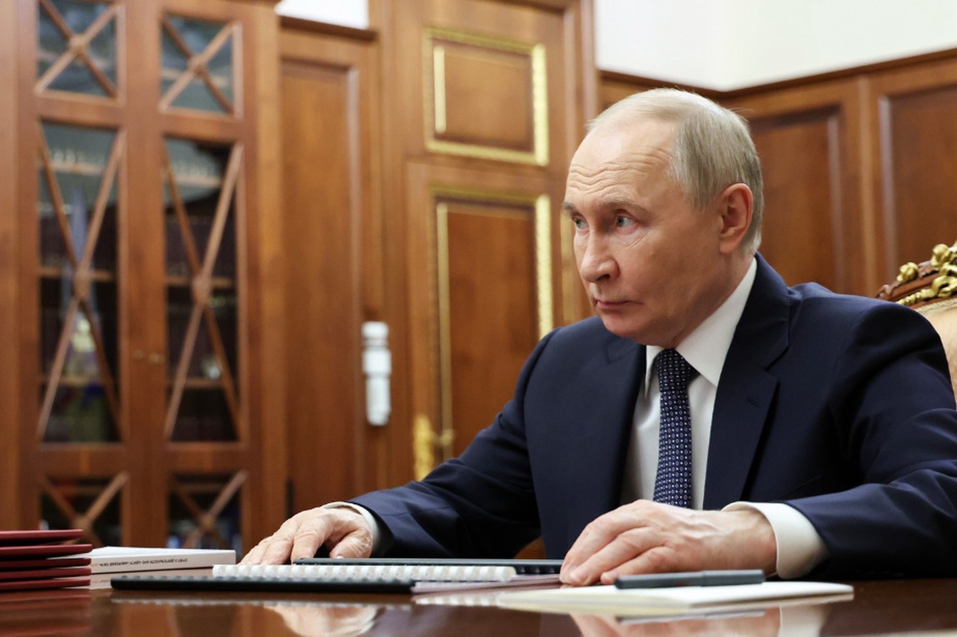 Путин подписал закон, ужесточающий борьбу с экстремизмом