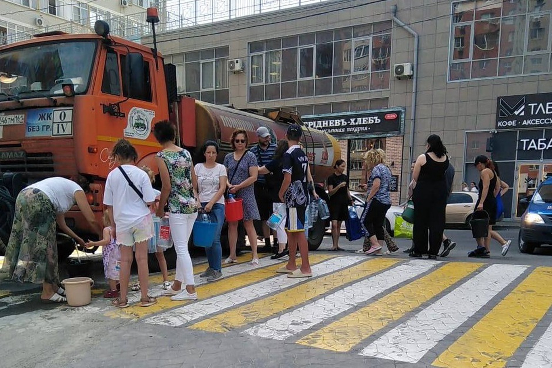 Два города в Ростовской области остались без воды из-за аварии