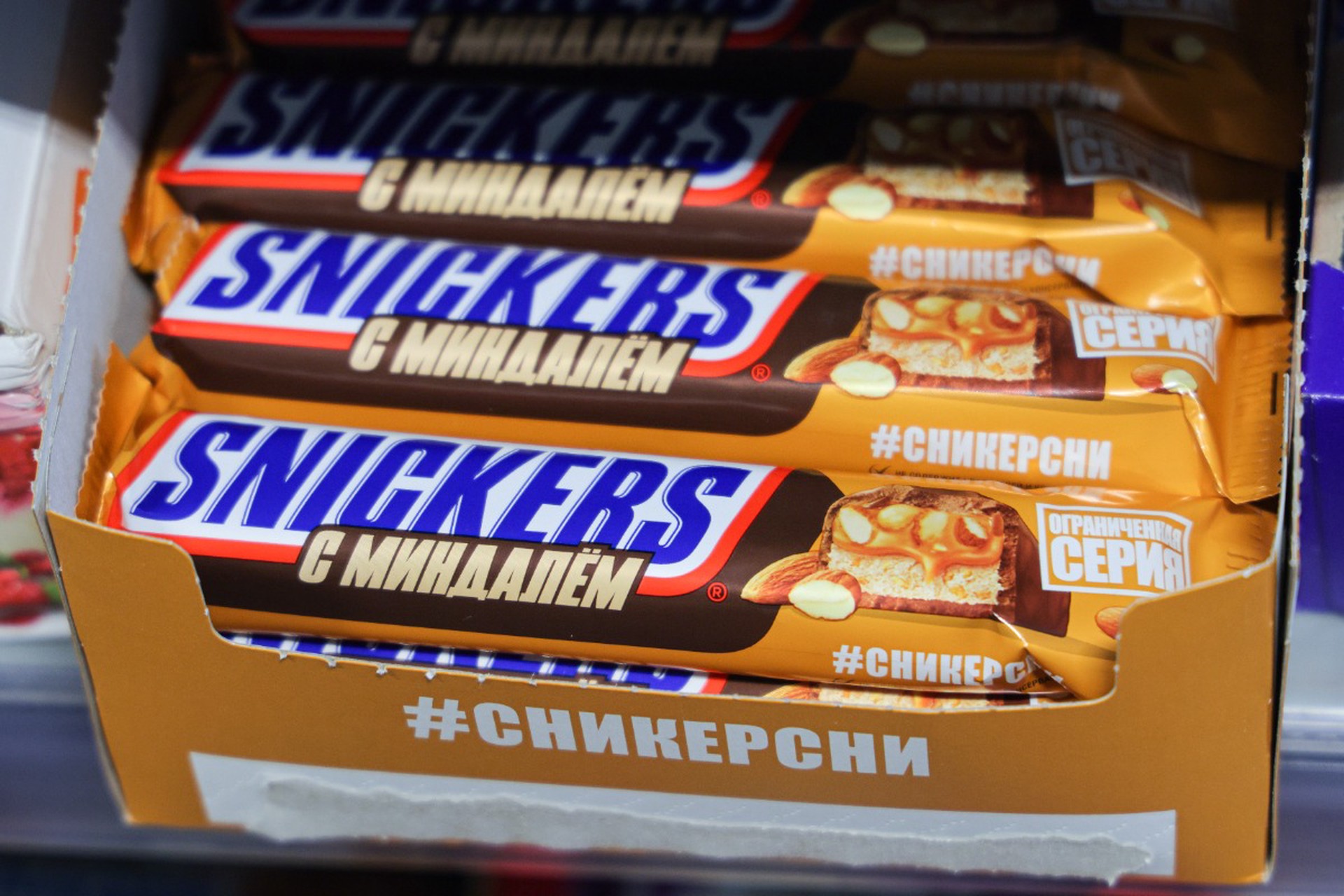 Владелец «Пятерочки» остановил поставку Snickers и Twix в свои магазины