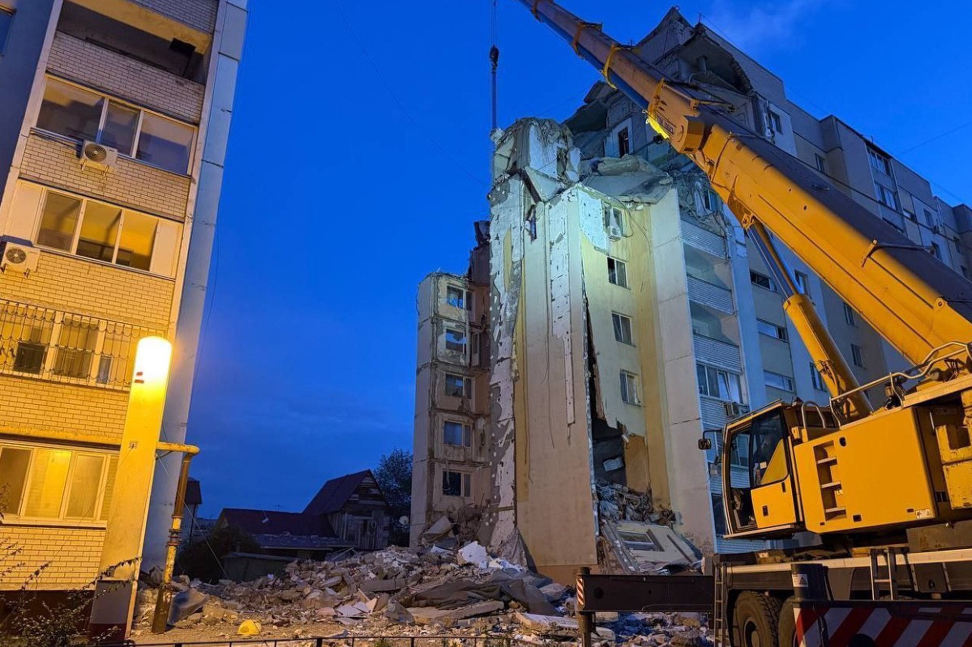 В Саратовской области 26 июля объявили днем траура из-за обрушения многоэтажки