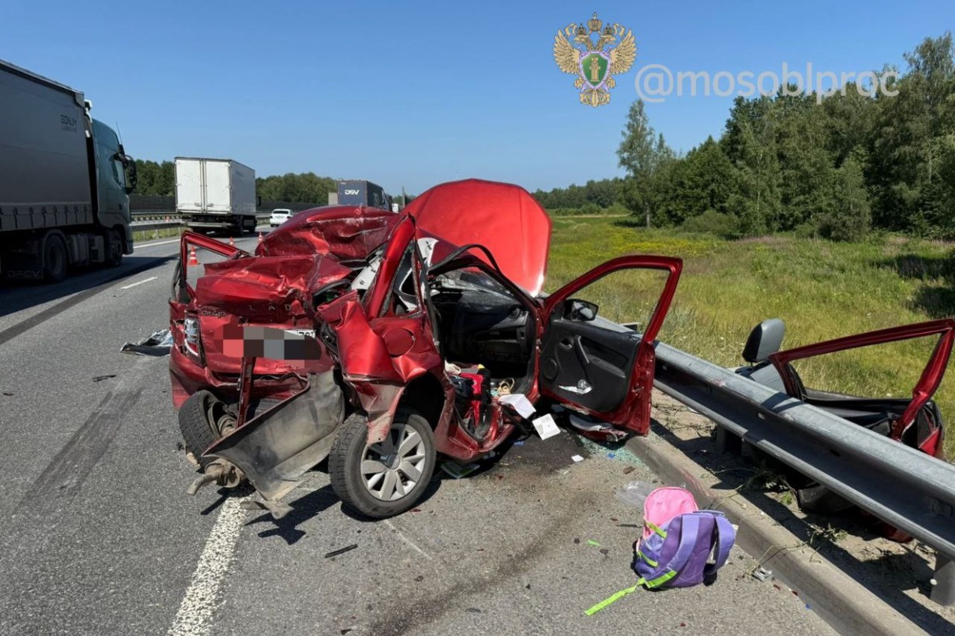 Ребенок и двое взрослых умерли при наезде грузовика на легковушки в Раменском