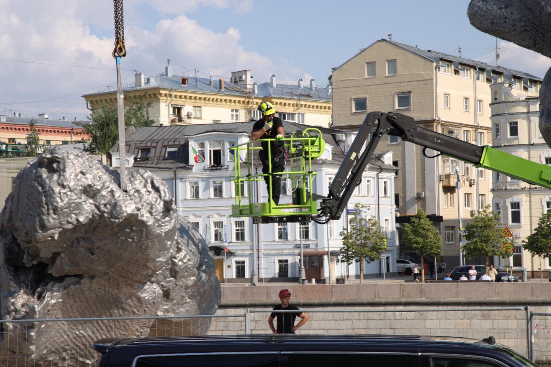 На месте «Большой глины № 4» в Москве предложили поставить памятник пакету с пакетами санкций