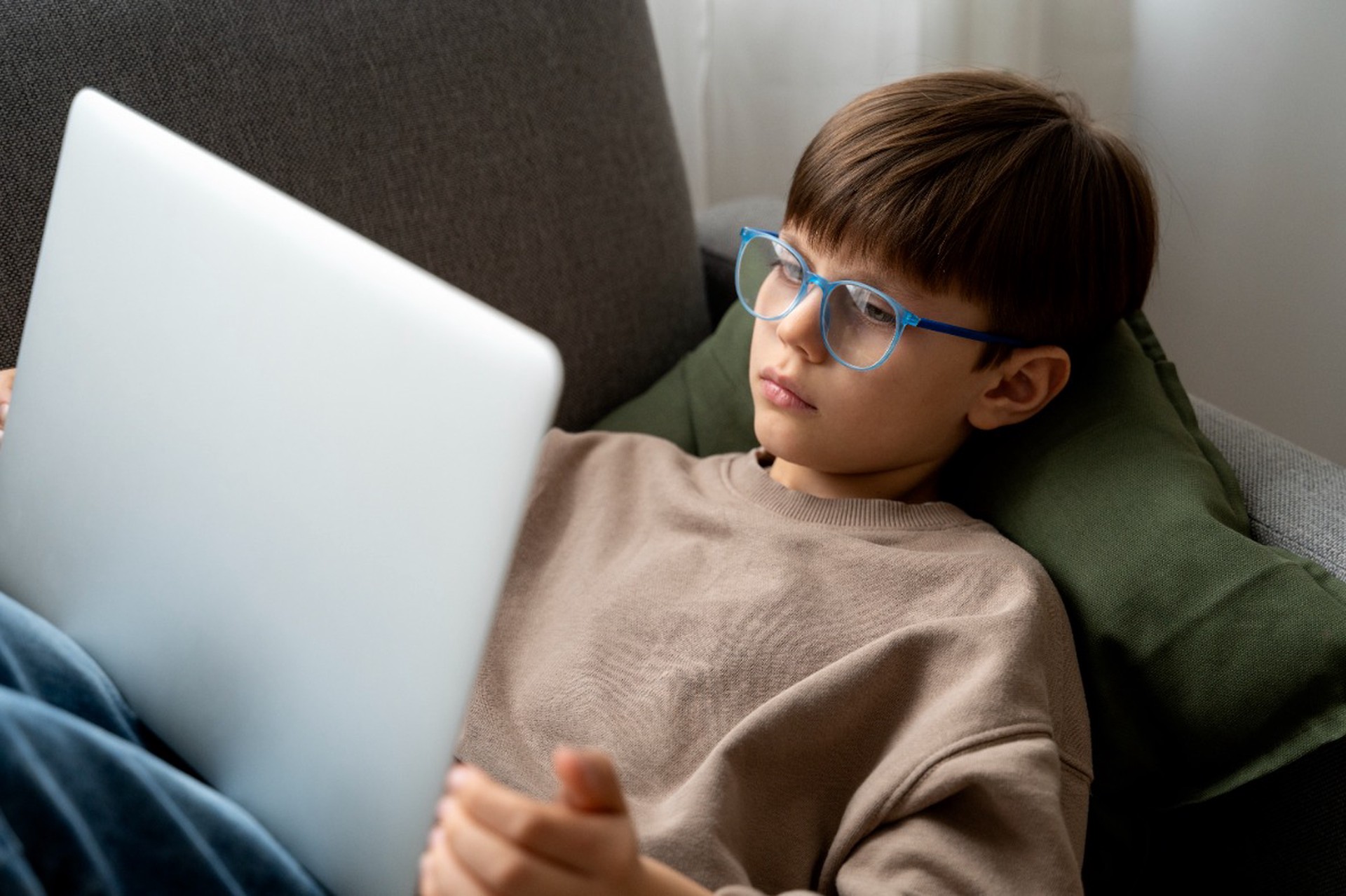 В России предложили запретить ночью доступ в интернет детям