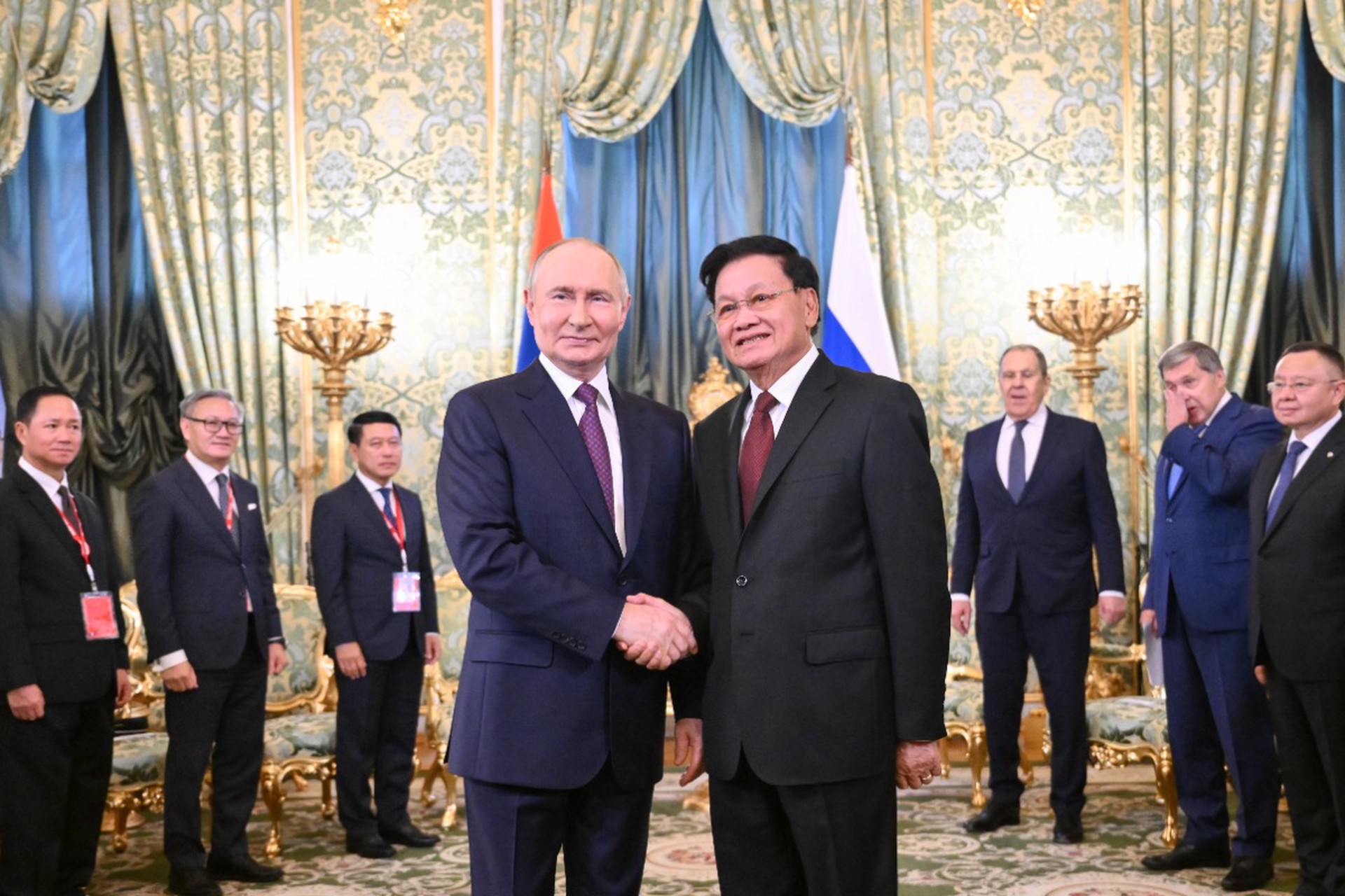 Эксперт по протоколу рассказал о символизме подаренных Путину слонов из Лаоса