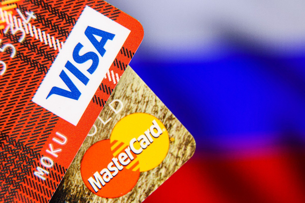 Финансист рассказал о «часе икс» в работе карт Visa и Mastercard в России 