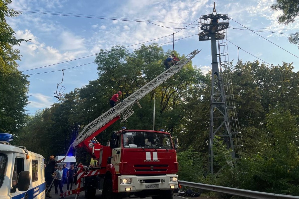 Восемь человек пострадали при обрыве канатной дороги в Нальчике