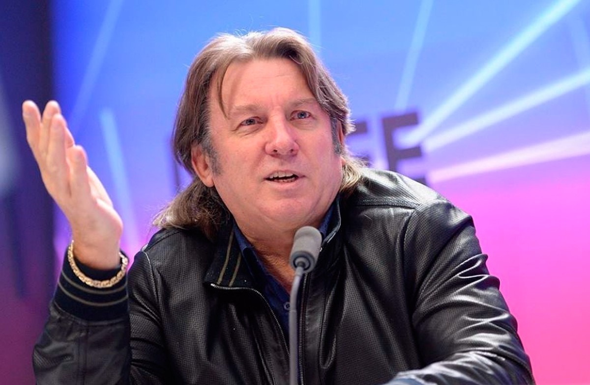 Лоза раскритиковал звезд за перепевки песен ко Дню Победы