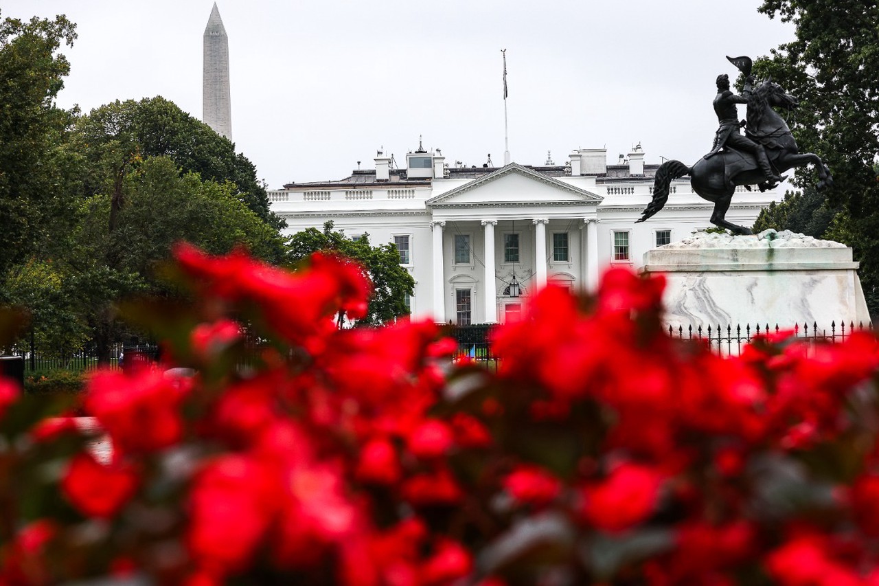 Семеро под лавкой: удастся ли Трампу «увернуться» от лидеров ЕС, Зеленского и врагов в конгрессе