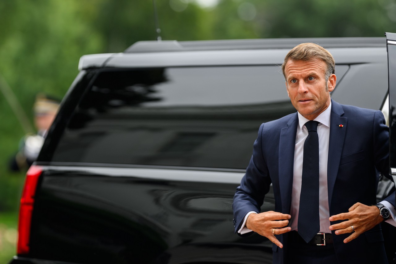 Распятая республика: почему во Франции грядет очередная смена правительства