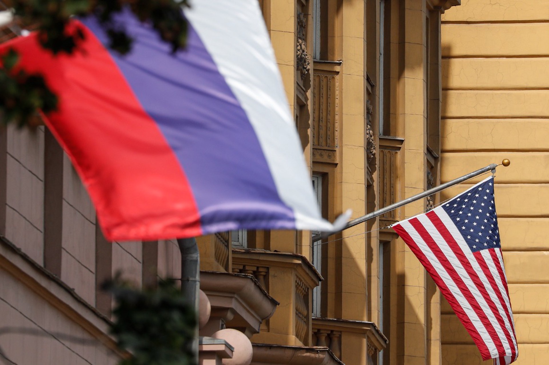 Военный эксперт: США могут попытаться повторить в России «иранский сценарий»