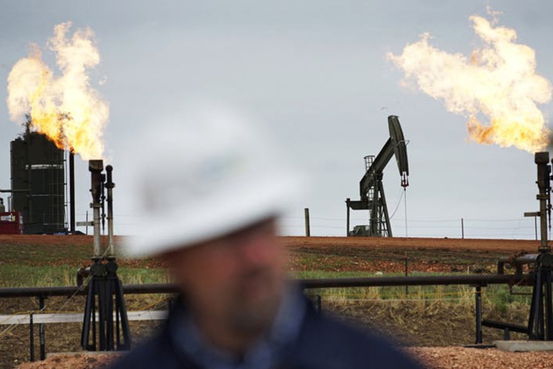 Эксперт предрек проблемы в США из-за падения цен на нефть, которым Трамп грозит России