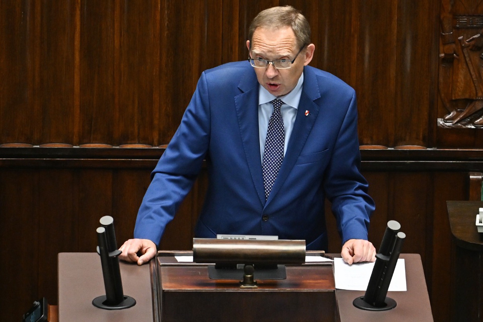 Почему «пробандеровская*» правящая партия Польши ускоряет депортацию украинцев