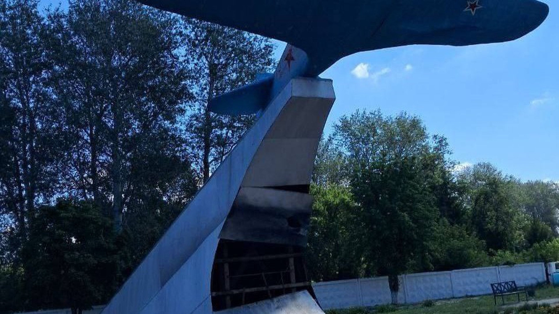 Беспилотник ВСУ атаковал памятник летчику Ивану Кожедубу в Белгородской области