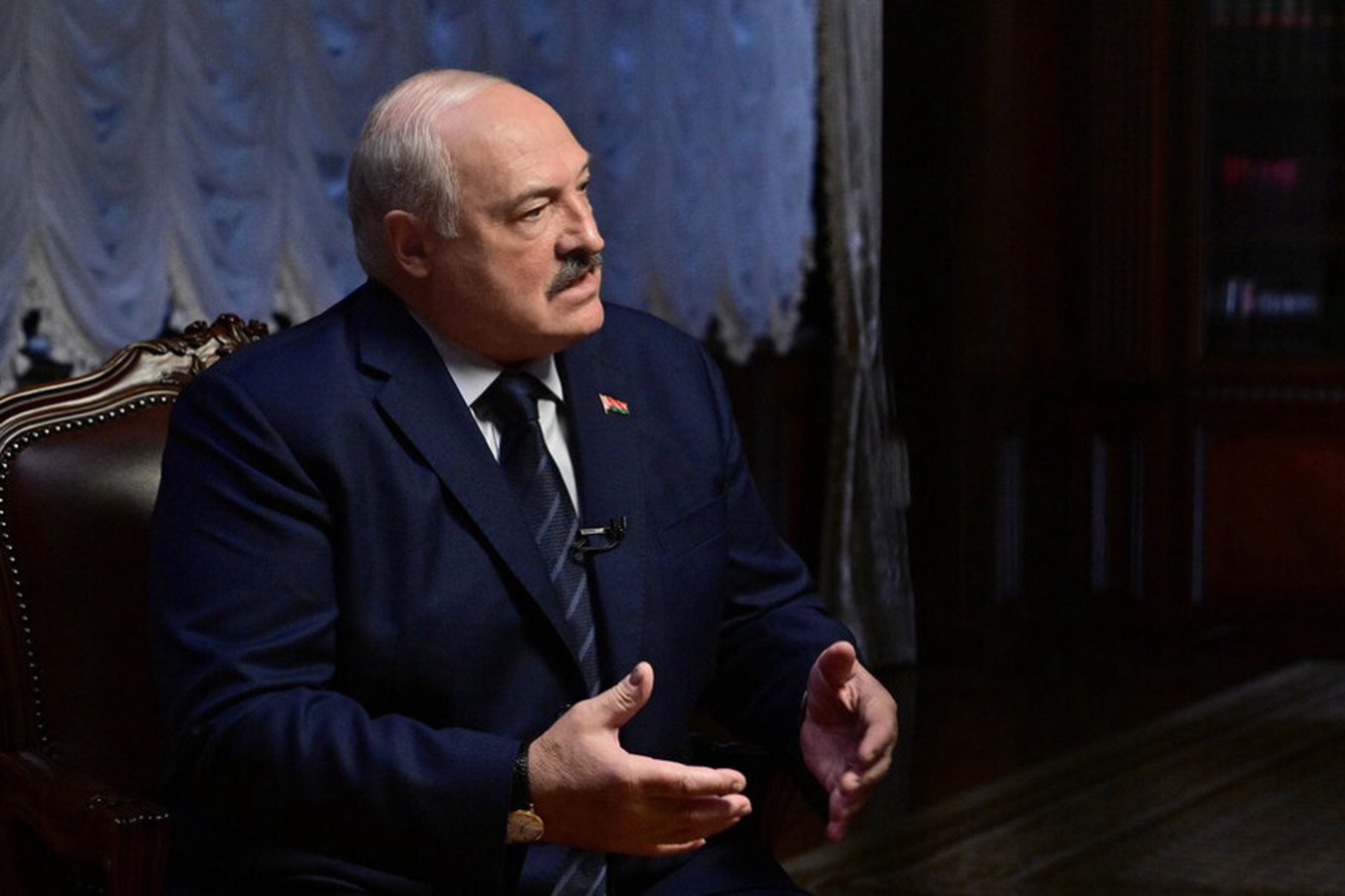 Лукашенко заявил, что Зеленскому «есть куда сбежать с Украины»