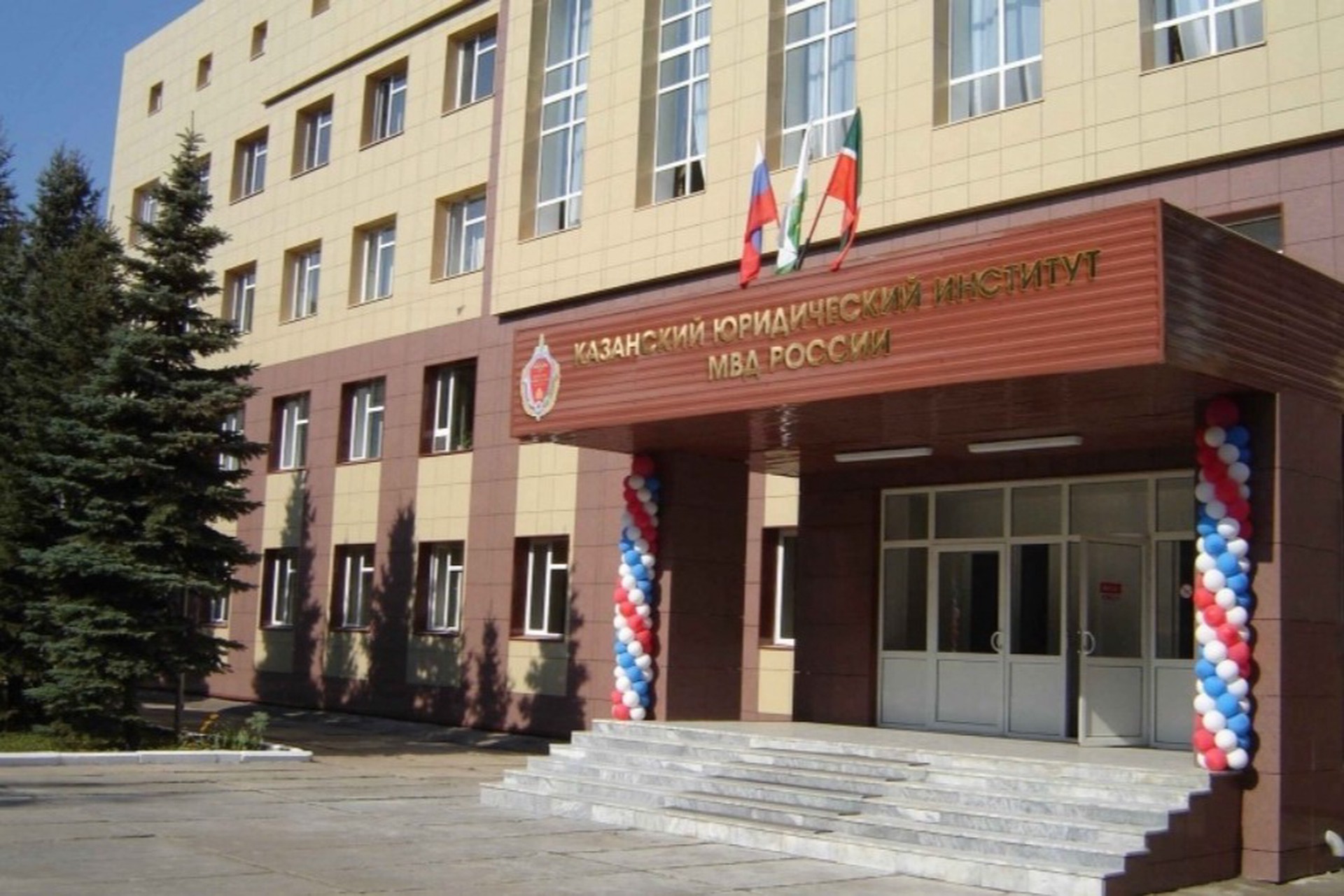 Число отравившихся в казанской столовой полицейских увеличилось до 21