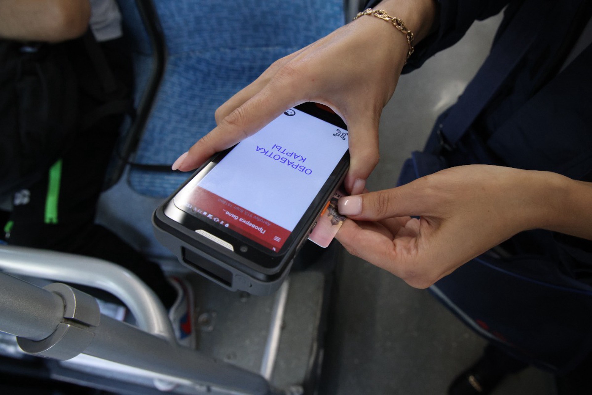 Россиянам объяснили, почему карта всегда выгоднее наличных