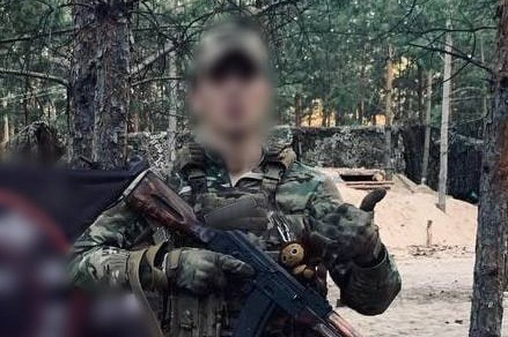 Раненый российский боец полз до пункта помощи четыре дня. Он преодолел 32 километра
