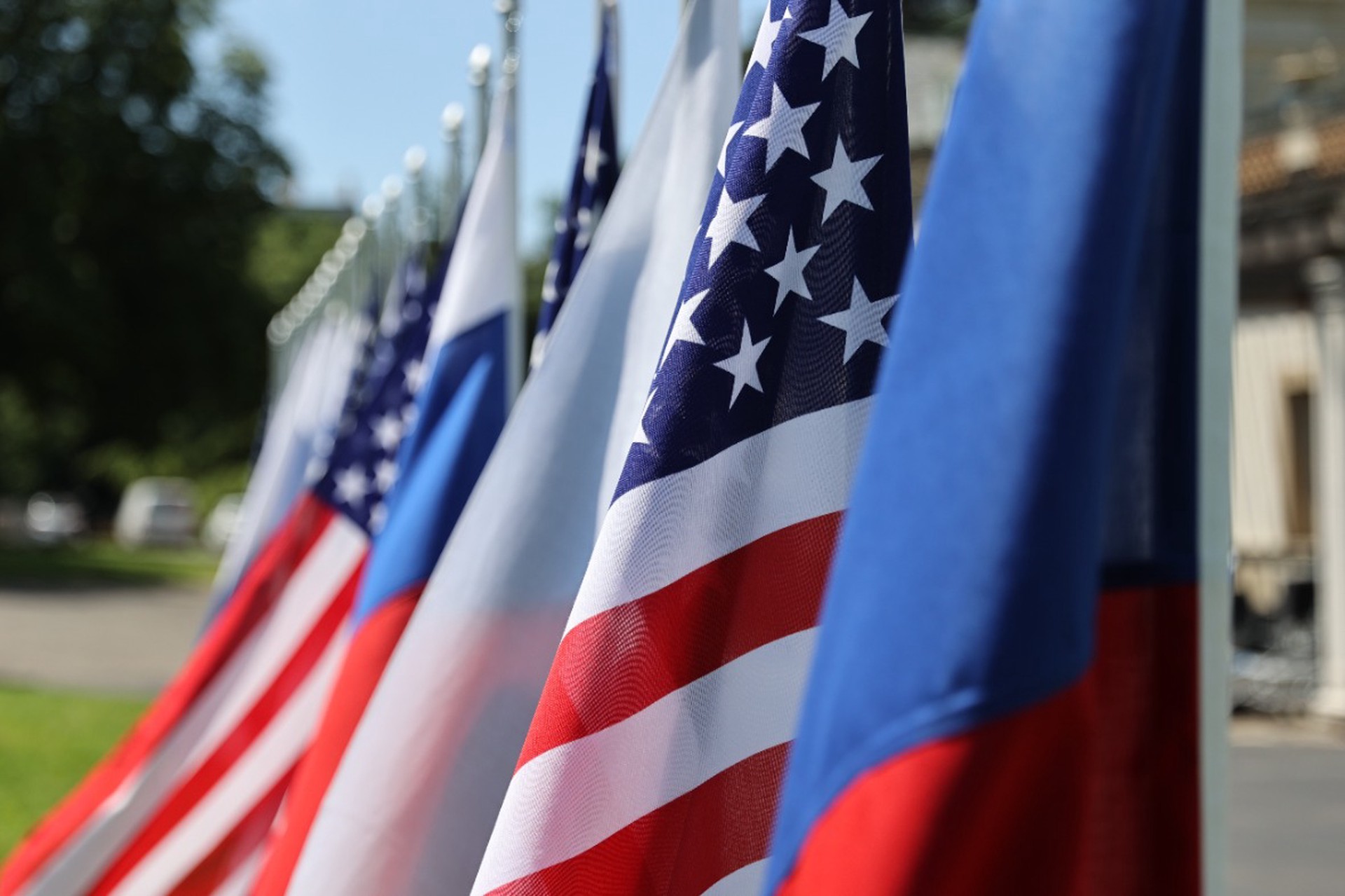 Переговоры Путина и Трампа могут сорваться из-за подготовки Киевом «новой Бучи» – эксперт