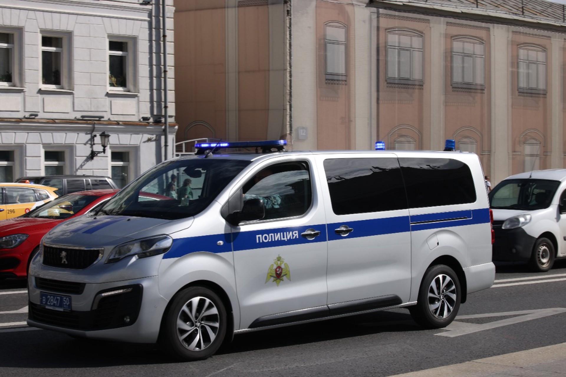 Мужчина бросил в полицейских страйкбольную гранату в Ярославле